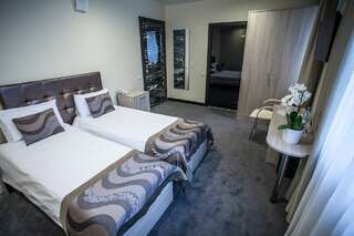 Отель Alex Aqua Санкт-Петербург Двухместный номер с 2 двуспальными кроватями-1