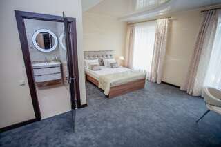 Отель Alex Aqua Санкт-Петербург Двухместный номер с двуспальной кроватью и дополнительной кроватью-12