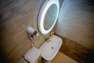 Отель Alex Aqua Санкт-Петербург Двухместный номер с двуспальной кроватью и дополнительной кроватью-14